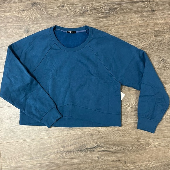 *NWT* BEYOND YOGA UPLIFT CROPPED PULLOVER BLUE GEM - Picture 3 of 8
